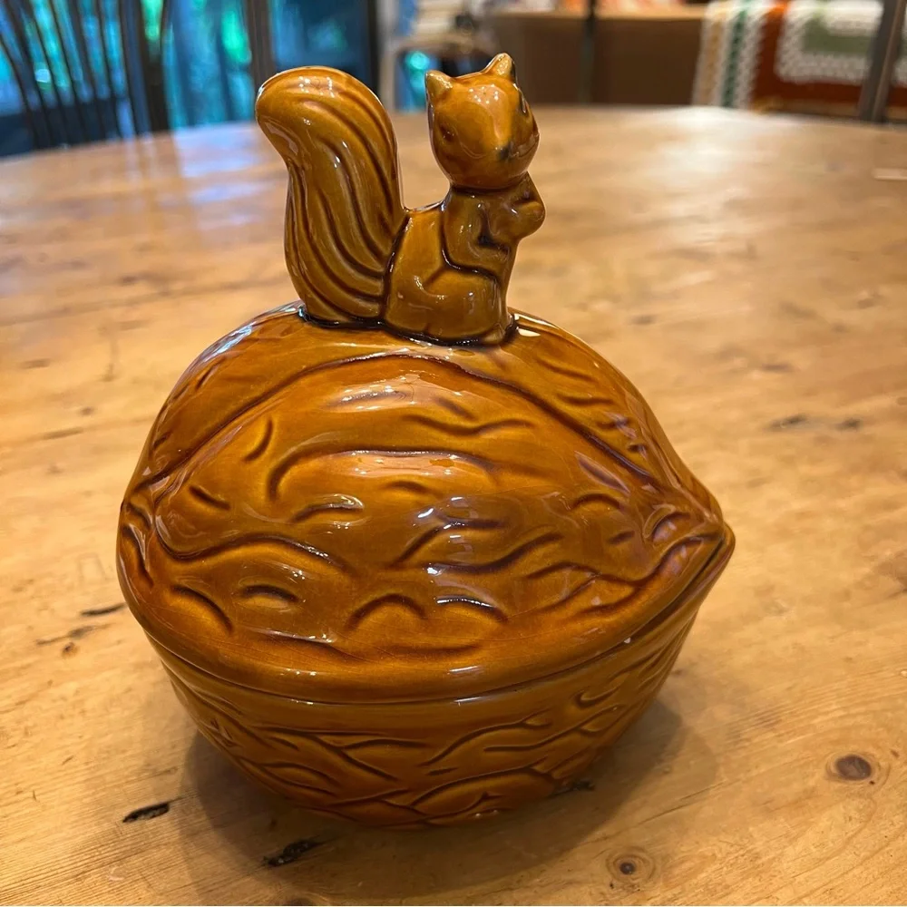 Squirrel on A Walnut VTG MCM Candy Dish Nut Dish Trinket Box R.O.C. Taiwan